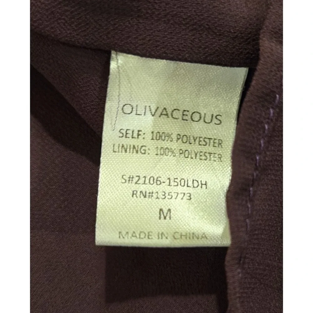 Olivaceous ruffle neck